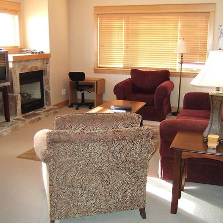 Red Mountain Village Condos Rossland Room photo