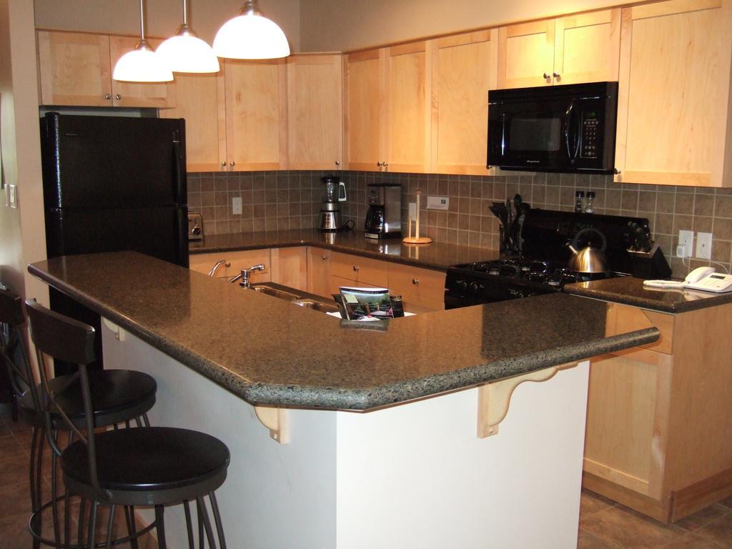 Red Mountain Village Condos Rossland Room photo
