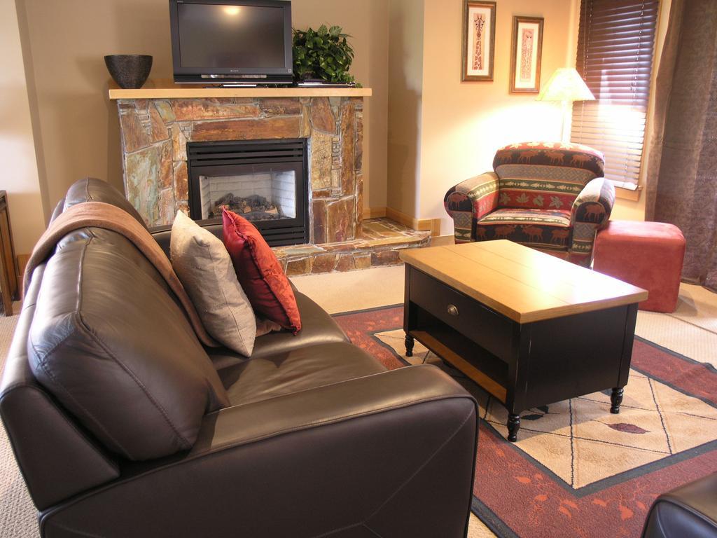 Red Mountain Village Condos Rossland Room photo