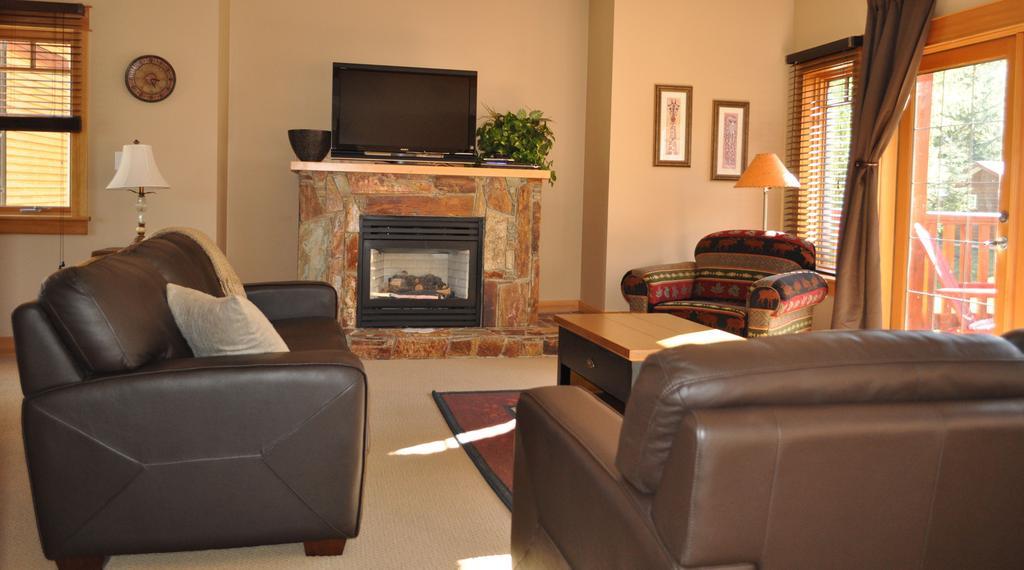 Red Mountain Village Condos Rossland Room photo